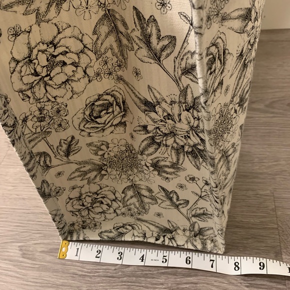 Large Floral black and white Cotton fabric Canvas Tote Bag with leather Handles - Picture 6 of 8